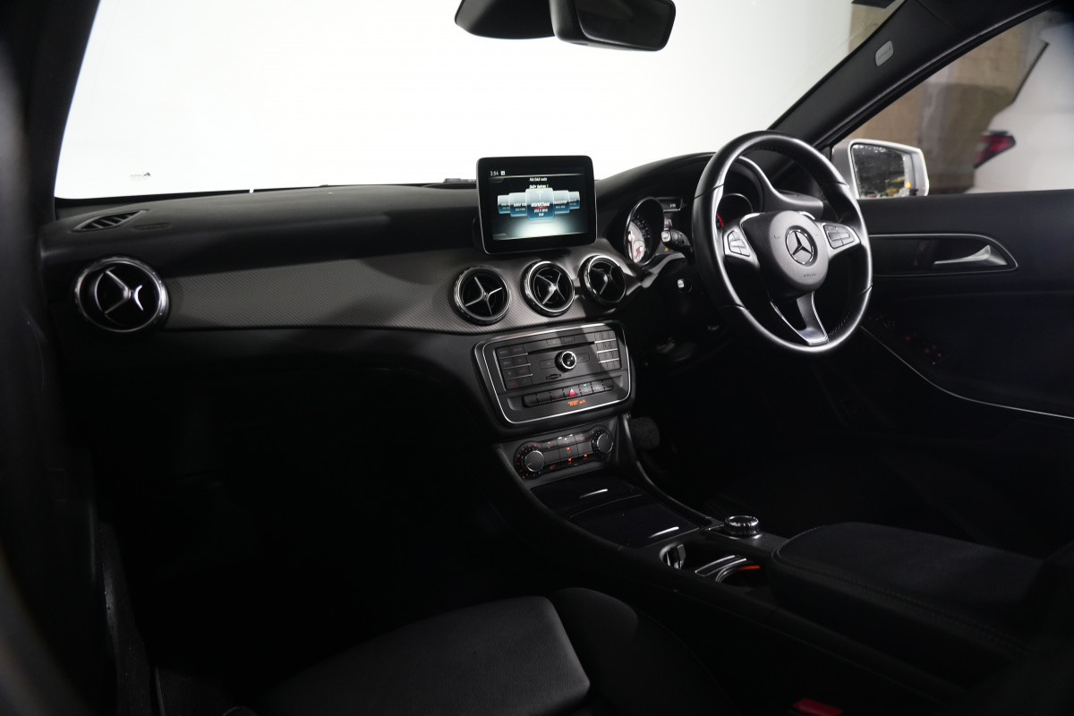 2017 Mercedes-Benz GLA-Class 180 SUV