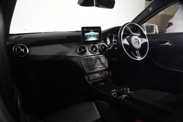 2017 Mercedes-Benz GLA-Class 180 SUV Image 12