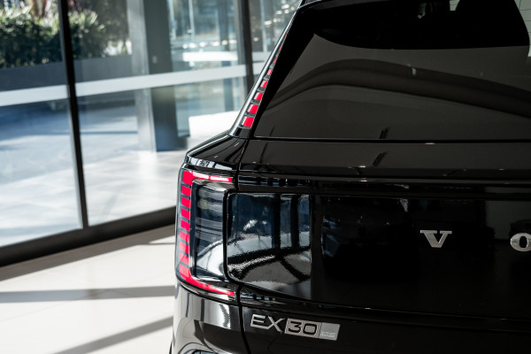 2025 Volvo EX30  Single Motor Extended Range Ultra SUV Image 8