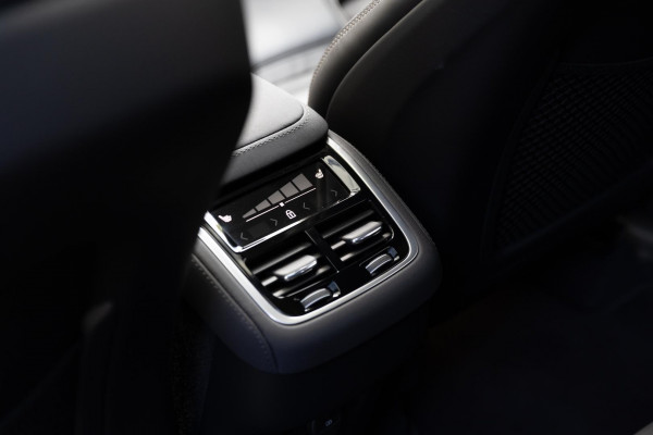 2025 MY26 Volvo XC90 L Series Ultra B5 Dark SUV Image 22