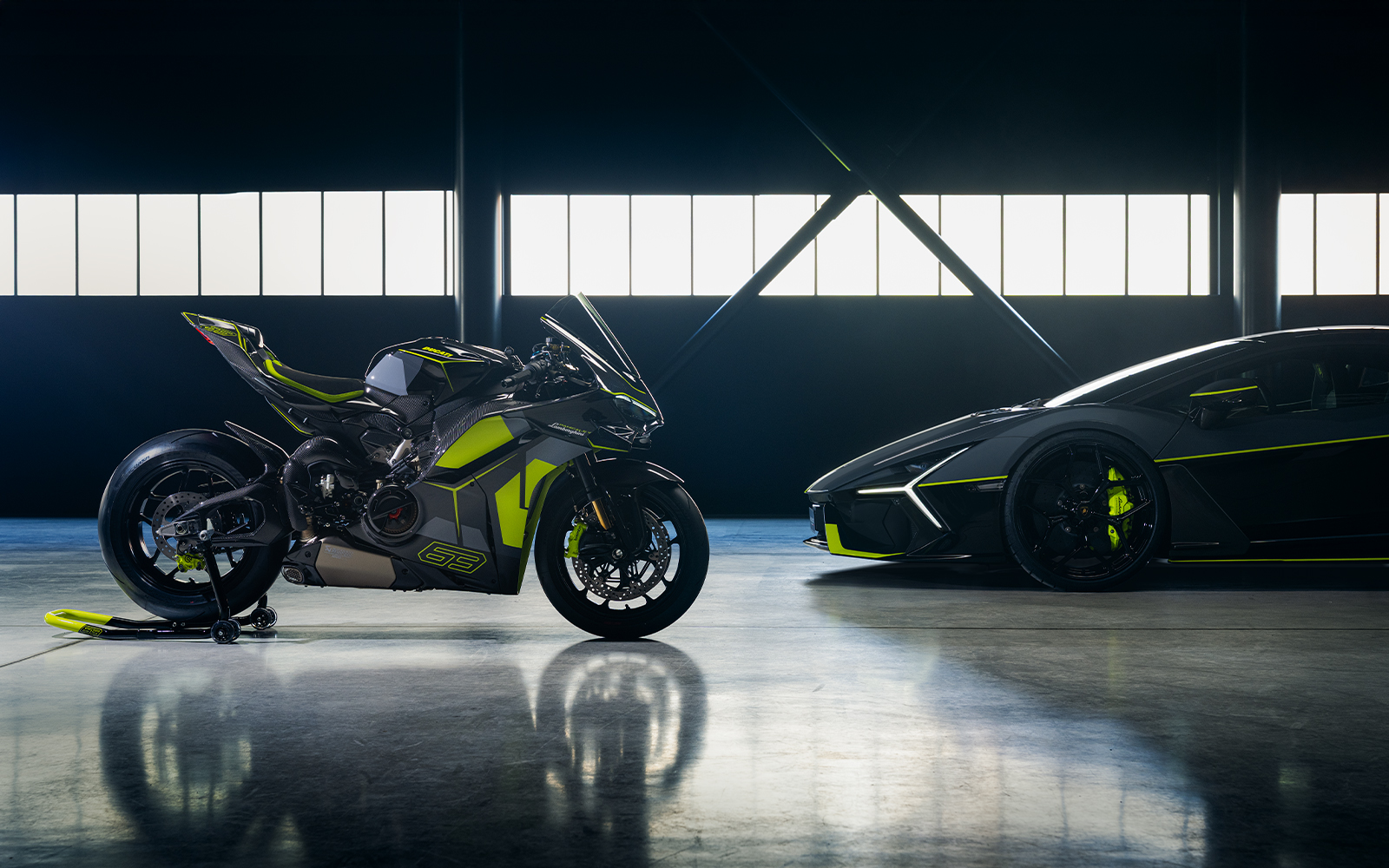 Panigale V4 Lamborghini Image