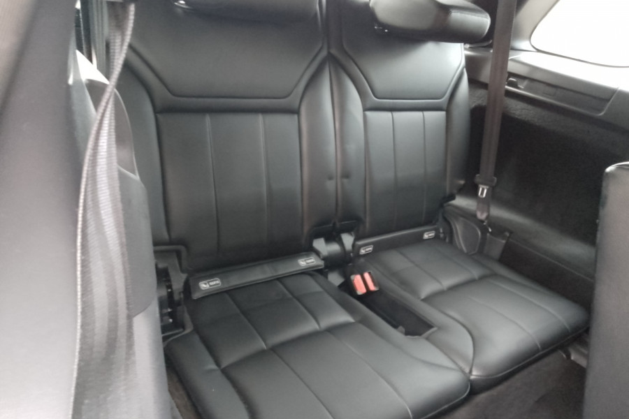 2017 Land Rover Discovery Series 5 HSE SUV Image 19