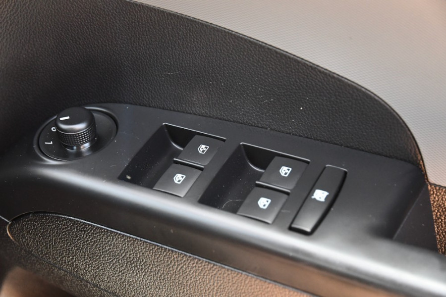 2015 Holden Barina TM MY15 CD Hatchback Image 19