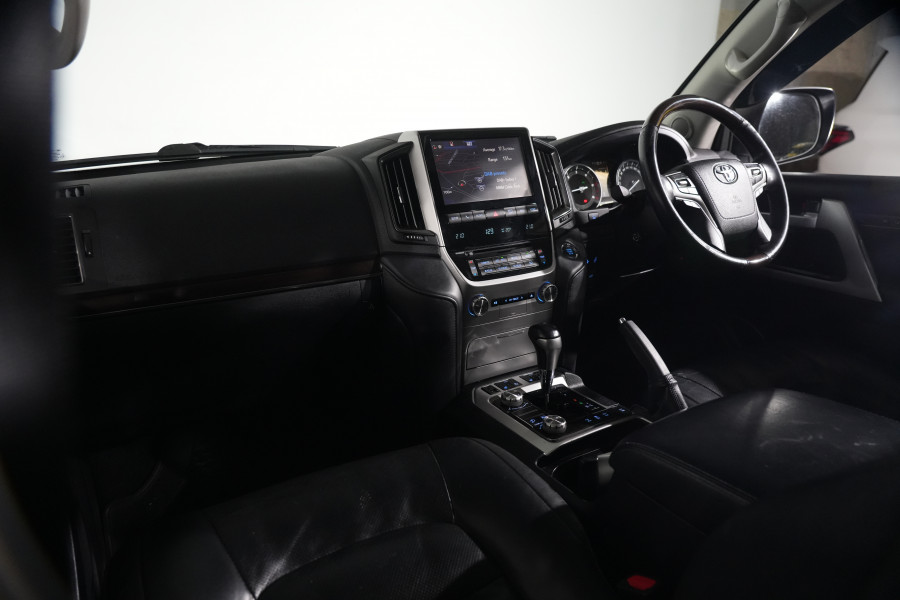 2018 Toyota LandCruiser Sahara SUV