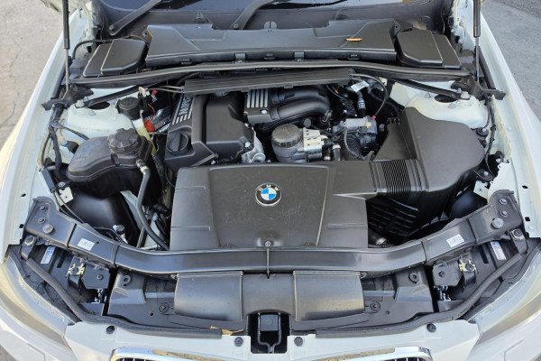 2011 BMW 3 Series E90 320i M Sport Sedan Image 25