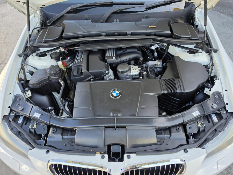 2011 BMW 3 Series E90 320i M Sport Sedan Image 25