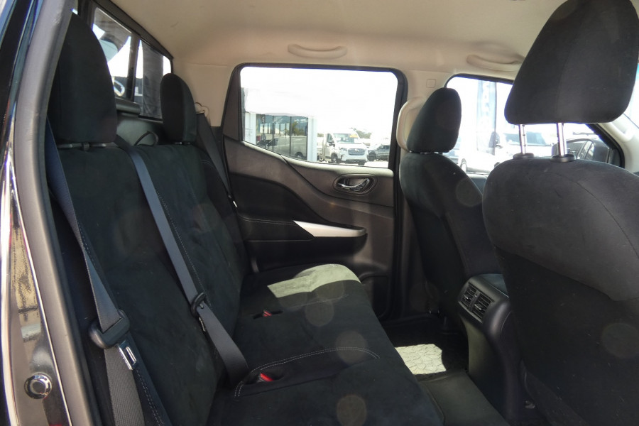 2018 Nissan Navara D23 SERIES III MY18 ST 4X4 BLACK EDITION Ute Image 13