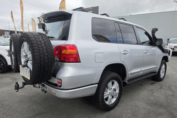 2012 MY10 Toyota LandCruiser VDJ200R Sahara SUV Image 7