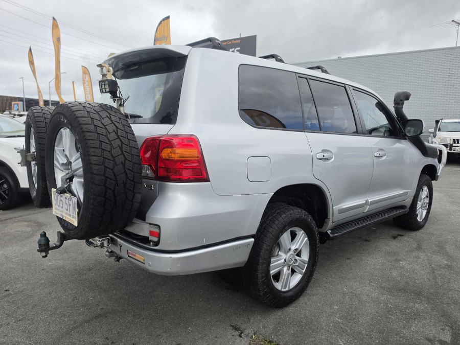 2012 MY10 Toyota LandCruiser VDJ200R Sahara SUV Image 7