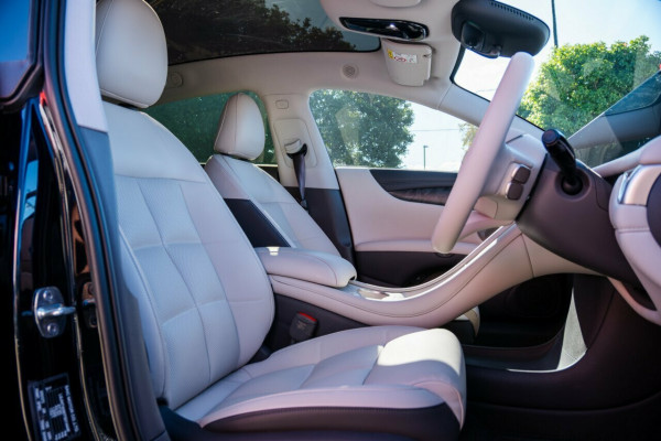 2025 MG IM5 P12L Performance Hatch Image 18