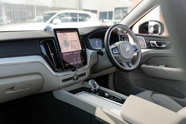 2025 MY26 Volvo XC60 UZ Ultra B5 Dark SUV Image 3