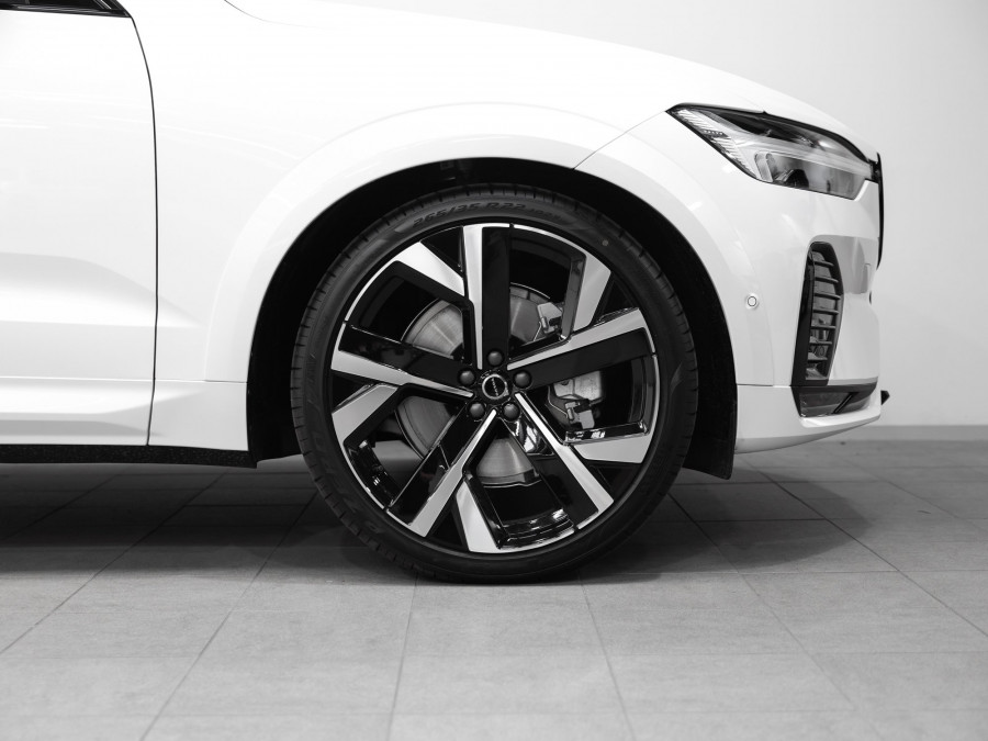 2026 Volvo XC60 UZ B5 Ultra Dark 2L Petrol Hybrid AWD SUV Image 4