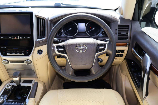 2016 Toyota LandCruiser VDJ200R VX SUV Image 11