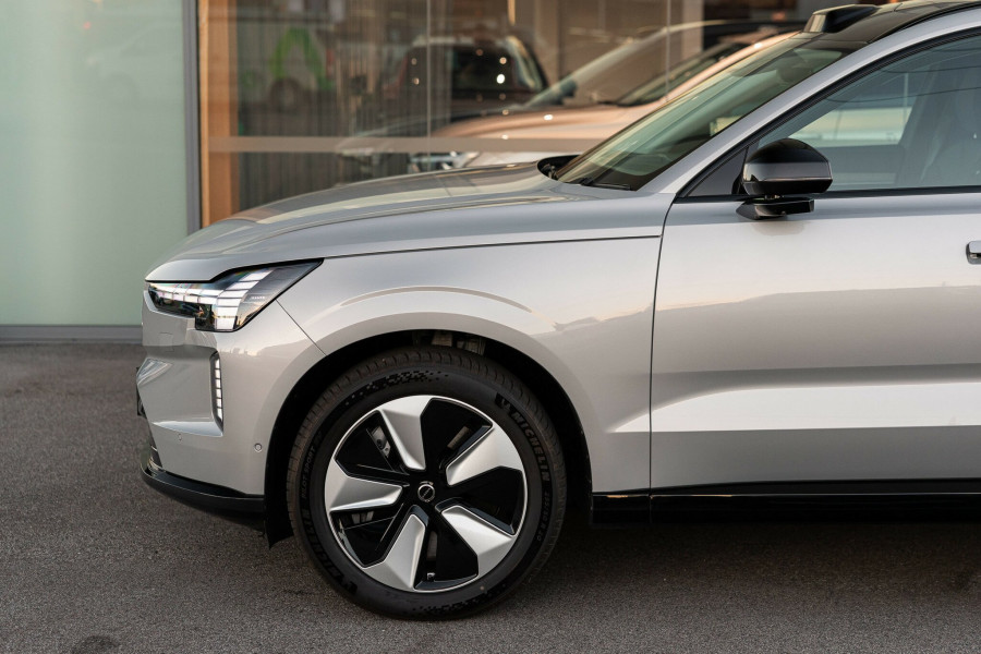 2025 Volvo EX90 No Series Plus Twin Motor SUV Image 10