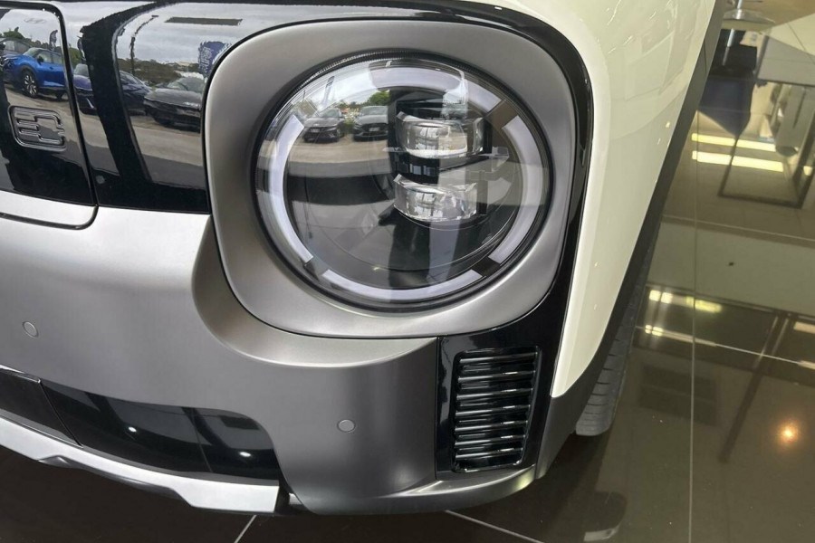 2025 Hyundai Inster  Extended Range SUV Image 8