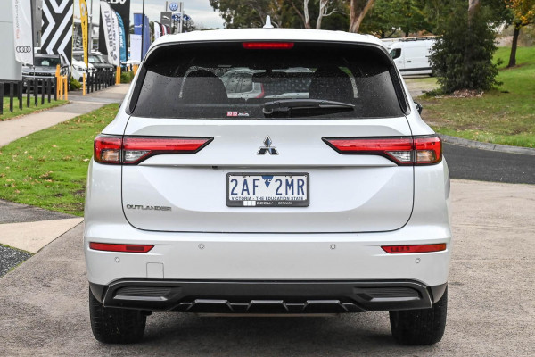 2024 Mitsubishi Outlander ZM Black Edition SUV Image 4
