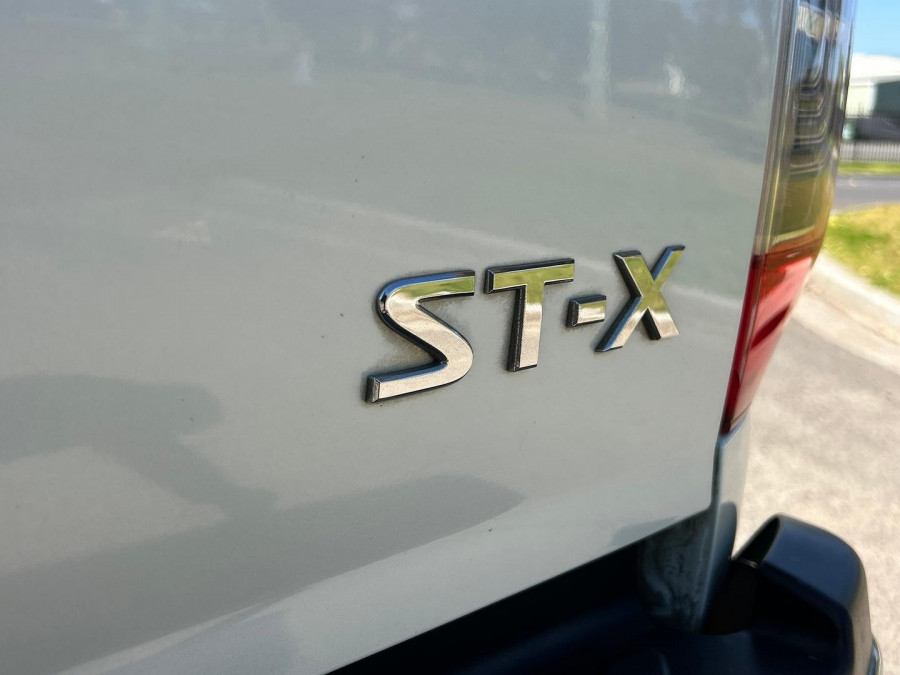 2019 Nissan Navara D23 Series 3 ST-X King Cab Pickup Image 5