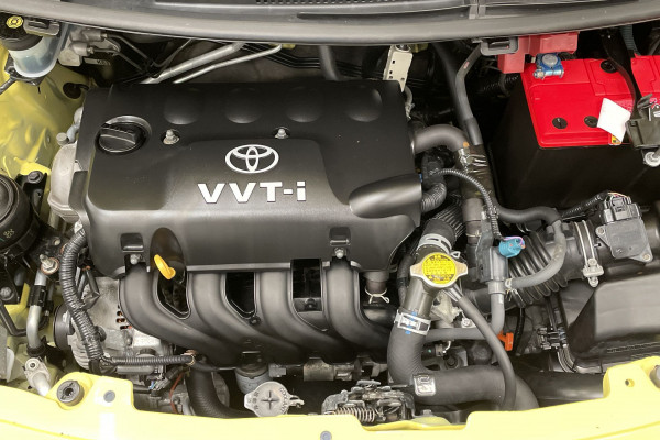2010 Toyota Yaris YR Hatch Image 3