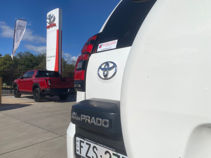 2018 Toyota LandCruiser Prado GDJ150R GXL SUV Image 25