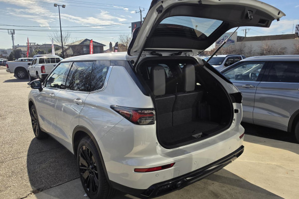 2026 Mitsubishi Outlander ZM Black Edition SUV Image 12