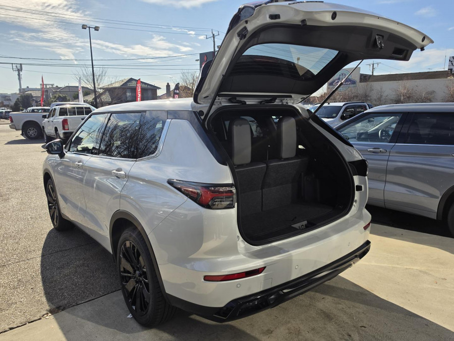 2026 Mitsubishi Outlander ZM Black Edition SUV Image 12