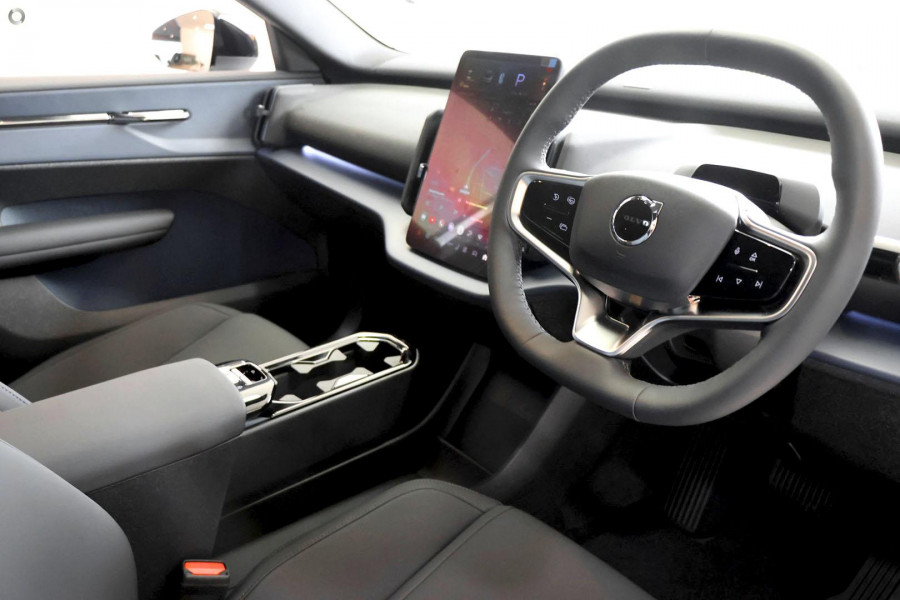 2025 Volvo EX30  Twin Motor Performance Ultra SUV Image 5