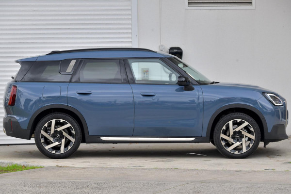 2026 MY25 MINI Countryman U25 C Favoured SUV image 3