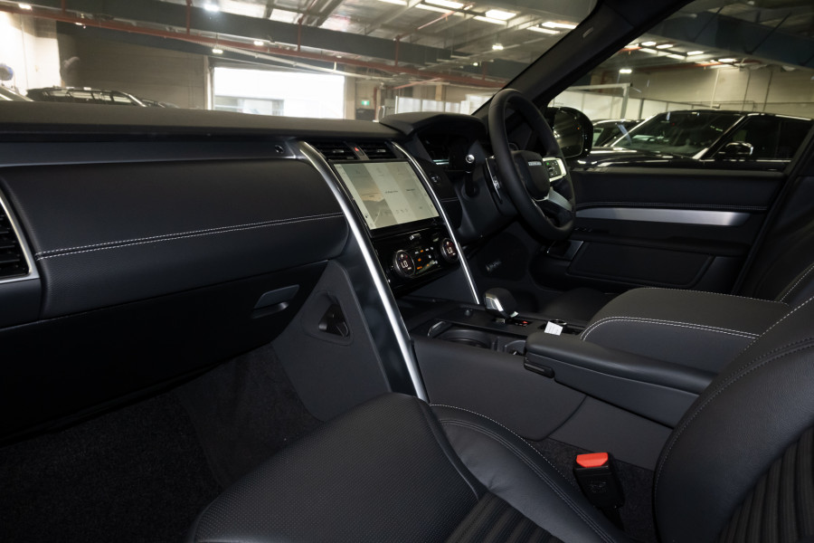 2026 Land Rover Discovery Series 5 D350 Dynamic SE SUV
