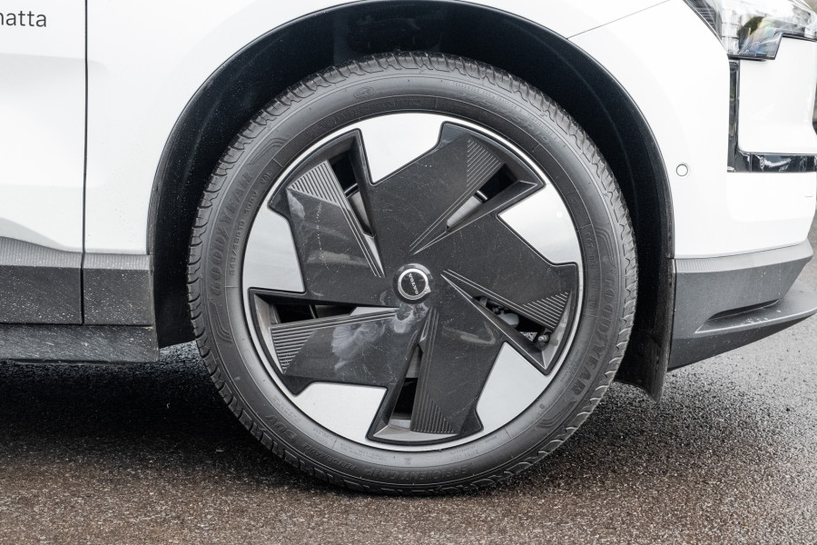 2026 MY25 Volvo EX30  Single Motor Extended Range Ultra SUV Image 22