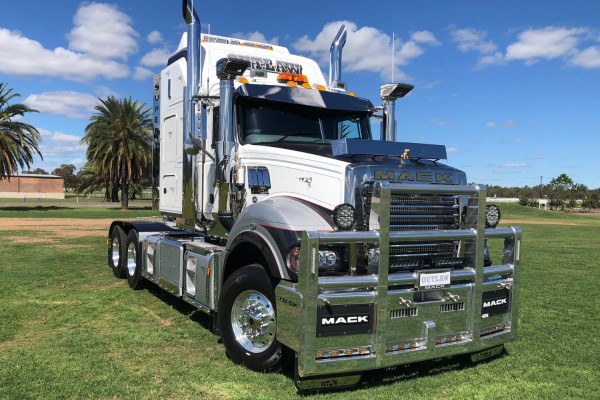 2024 Mack Superliner CLX prime mover - OUTLAW # 9 Superliner Superliner Truck Image 5