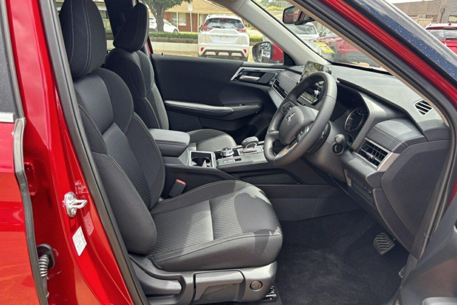 2024 Mitsubishi Outlander ZM LS SUV Image 14