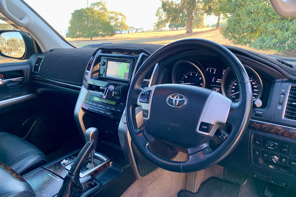 2015 MY13 Toyota LandCruiser VDJ200R VX SUV Image 16