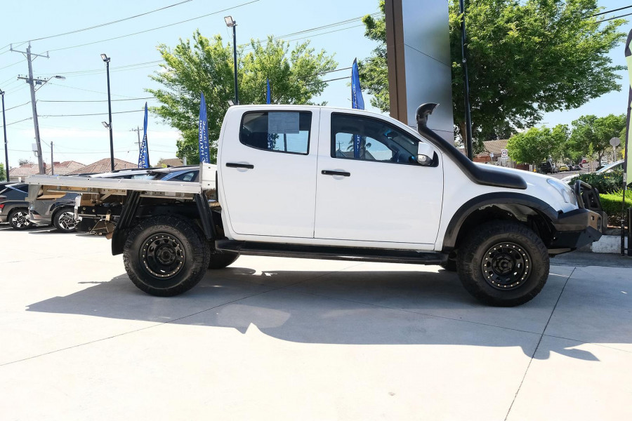2018 Isuzu D-MAX  SX Cab Chassis Image 4