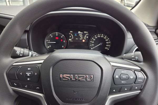 2026 Isuzu MU-X RJ LS-M SUV Image 13
