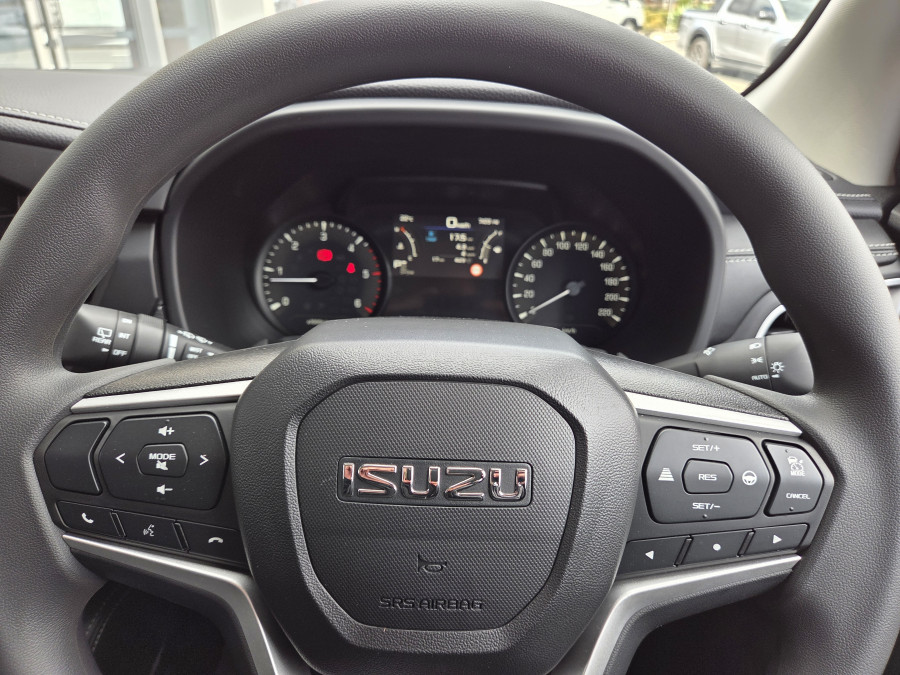 2026 Isuzu MU-X RJ LS-M SUV Image 13