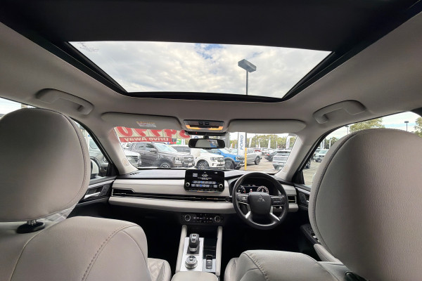 2021 MY22 Mitsubishi Outlander ZM Exceed SUV Image 13