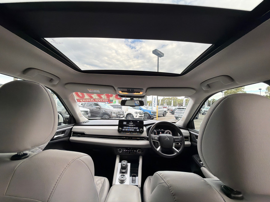 2021 MY22 Mitsubishi Outlander ZM Exceed SUV Image 13
