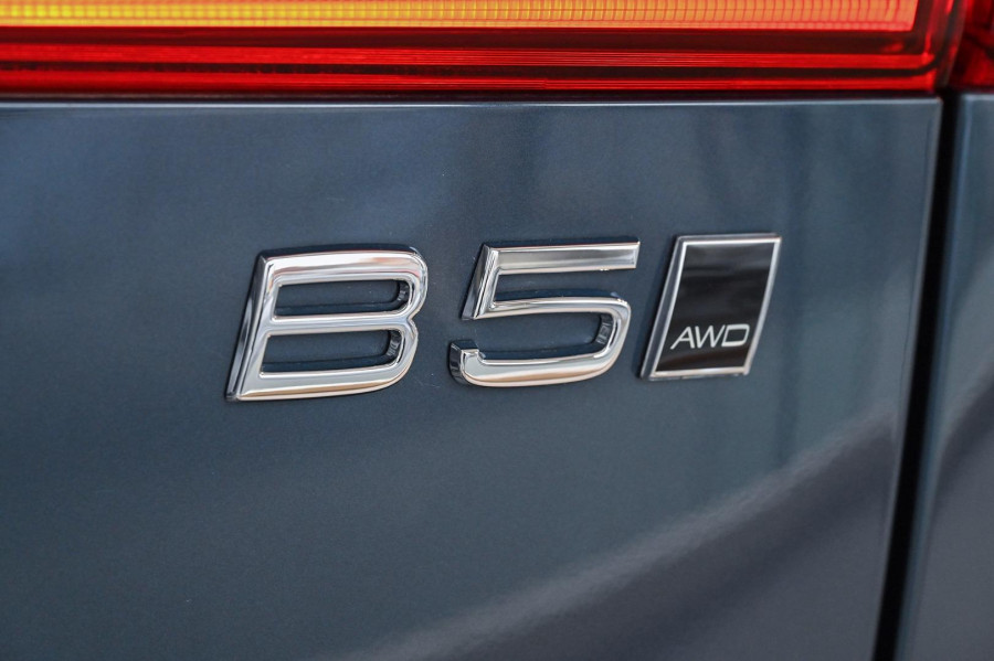 2026 Volvo XC60 UZ Ultra B5 Dark SUV Image 12