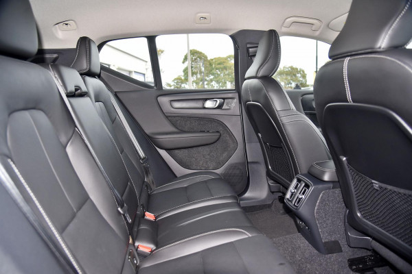2025 Volvo XC40 XZ Plus B4 SUV Image 5