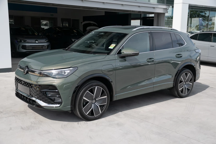 2026 Volkswagen Tiguan CT 200TSI eHybrid R-Line SUV Image 3