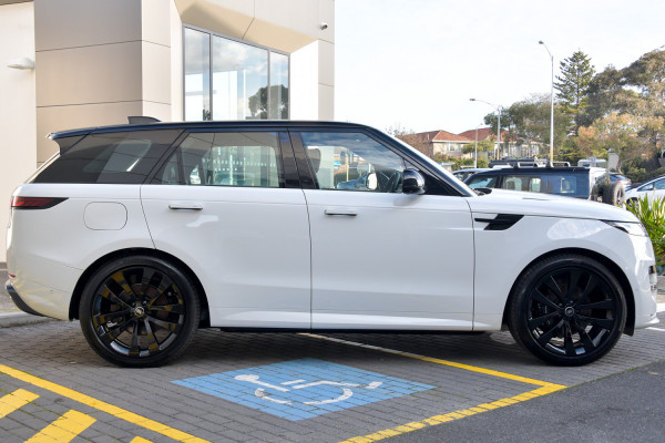 2025 Land Rover Range Rover Sport L461 D300 Dynamic SE SUV image 3