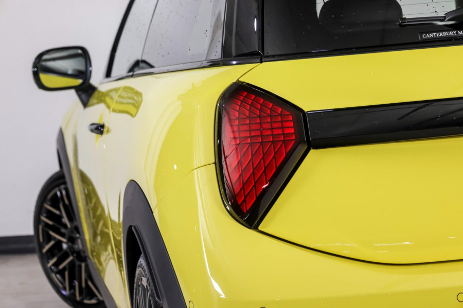 2026 MY25 MINI Cooper F65 C Favoured Hatch