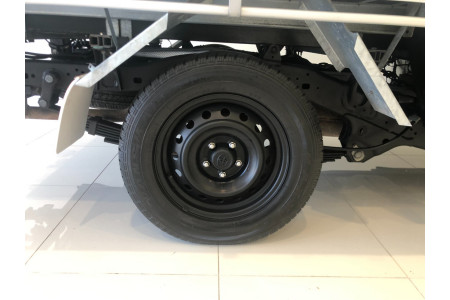 2016 Toyota HiLux TGN121R WorkMate Cab chassis