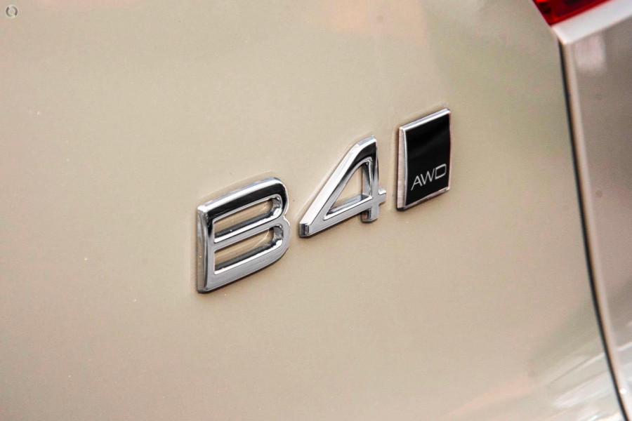 2024 MY25 Volvo XC40  Ultra B4 Bright SUV Image 11
