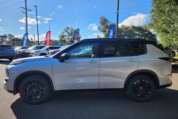 2025 Mitsubishi Outlander ZM LS SUV Image 4