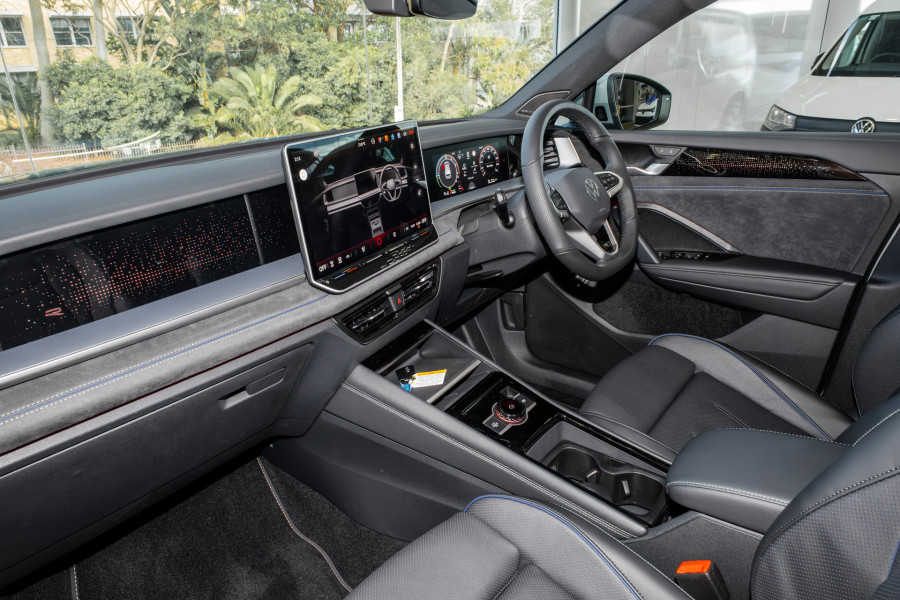 2026 Volkswagen Tayron R4 200TSI eHybrid R-Line SUV Image 8
