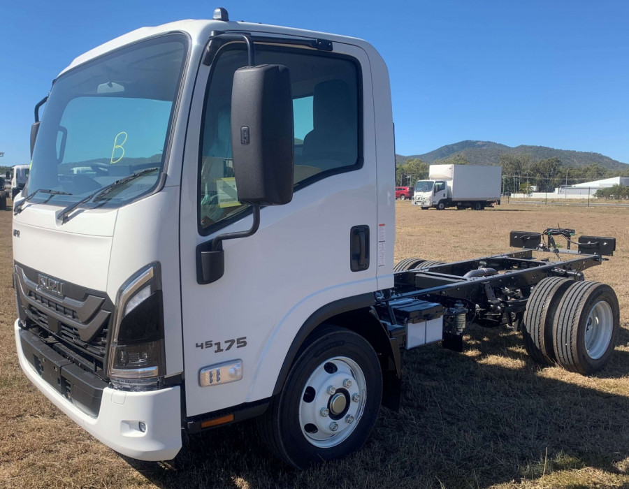 2026 Isuzu NPR 45/65-175 DT D28 Cab Chassis Image 5