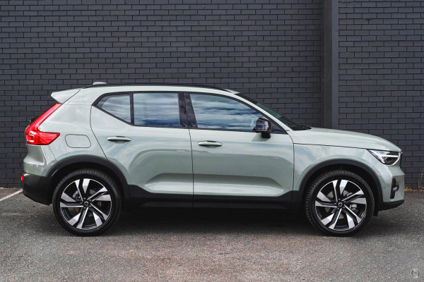 2024 MY25 Volvo XC40  Ultra B4 Dark SUV Image 4