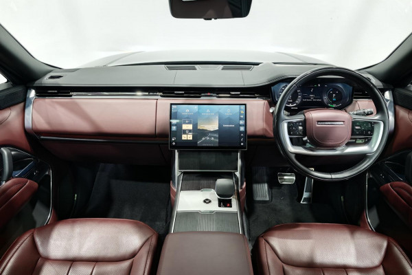 2024 MY25 Land Rover Range Rover L460 P460e Autobiography SUV Image 17
