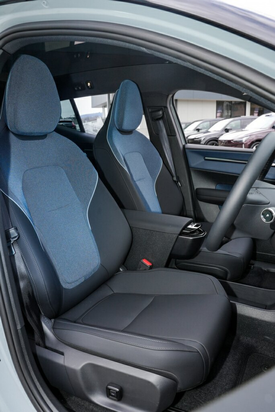 2024 MY25 Volvo EX30  Single Motor Extended Range Ultra SUV Image 22